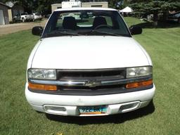 2000 Chevrolet S10 LS reg. cab pickup, 2.2L