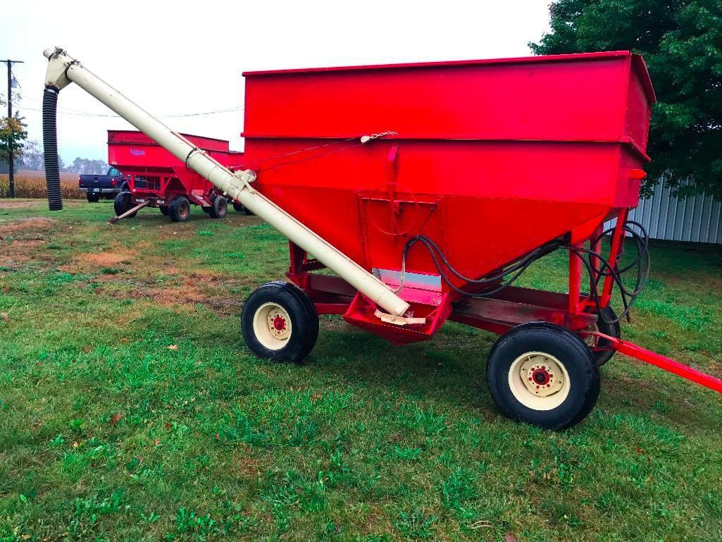 Gravity Wagon w/ Unload Auger