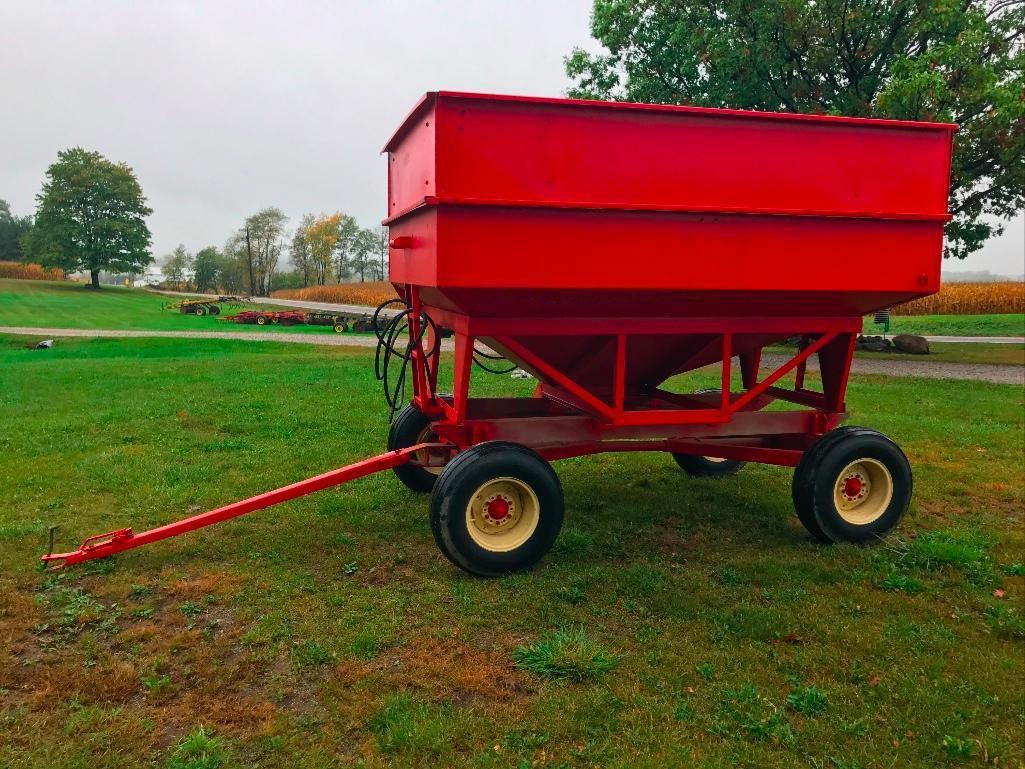 Gravity Wagon w/ Unload Auger