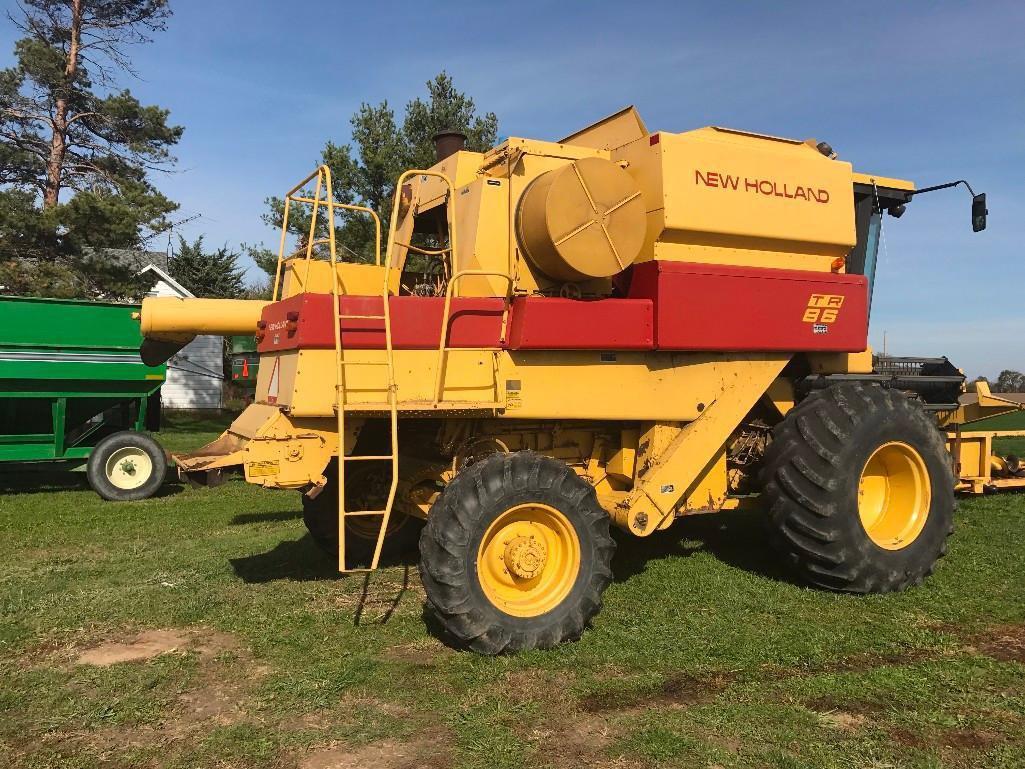 1991 NH TR86 combine, RWA, factory ford engine, 30.5L-32 fronts, 2 owners, approx. 4000 hrs. #530240