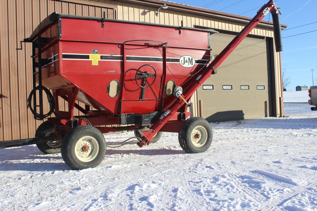 J&M 235 Bu. gravity wagon