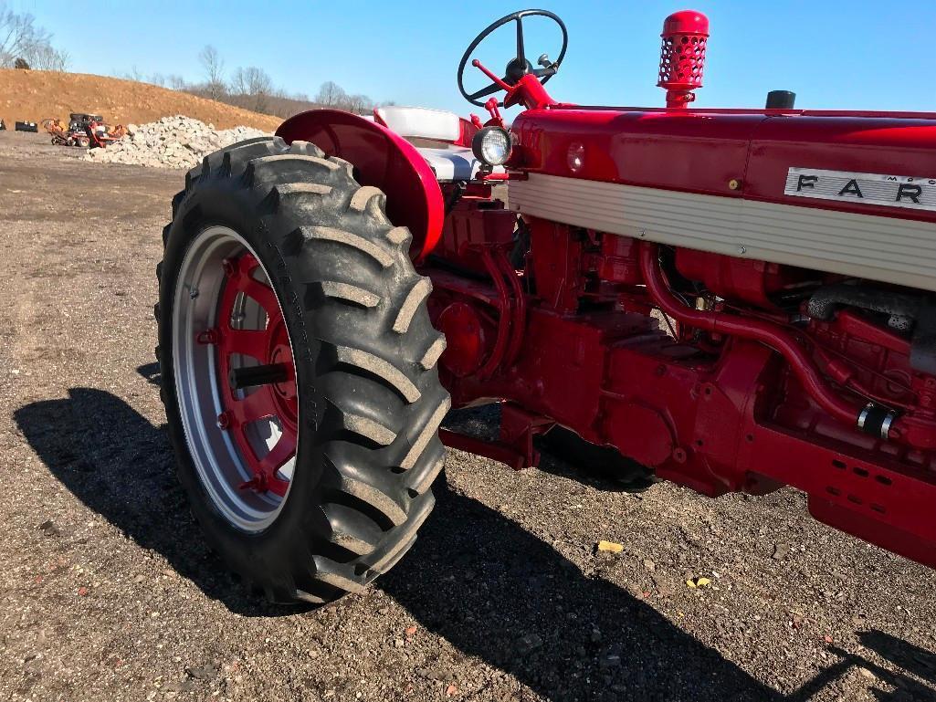 560 Farmall WIDEFRONT