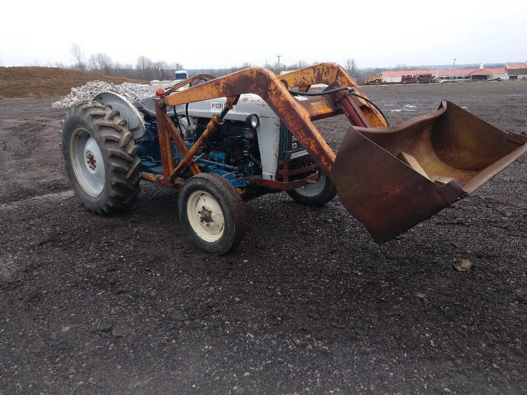 Ford 4000 - Power steering, dual remotes, loader, runs good