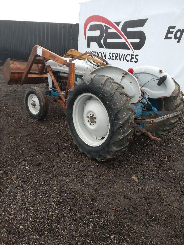 Ford 4000 - Power steering, dual remotes, loader, runs good