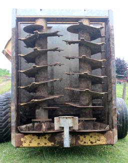 Tube Line Nitro 600 vertical Manure spreader