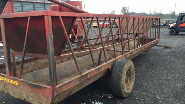 Pequea 520 Bale Feeder Wagon