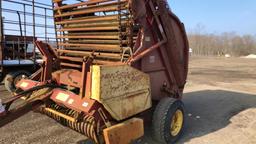 New Holland 850 Round Baler