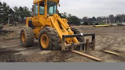 John Deere 644-B Loader