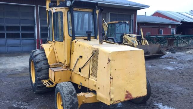 John Deere 482 Forklift