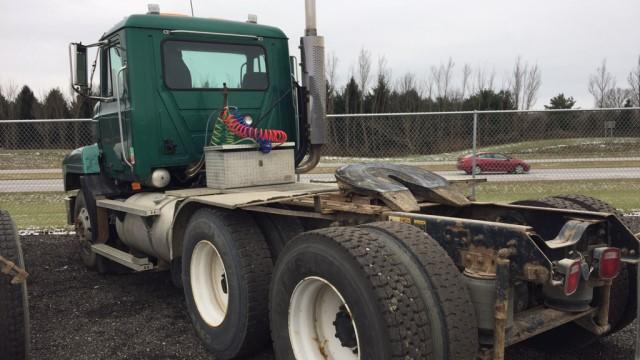 1996 Mack CH6 Diesel Semi Tractor