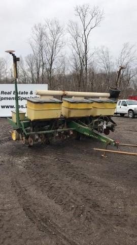 John deere 7000 6 Row Cnoservation Planter