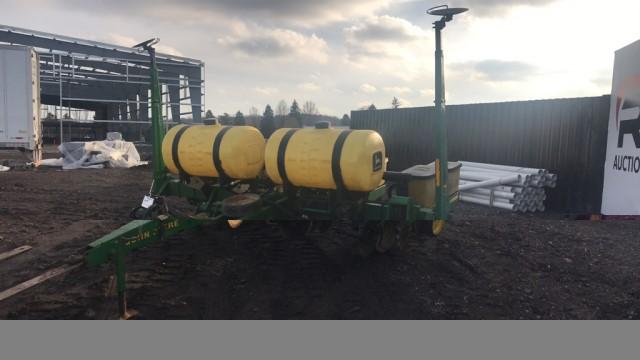 John Deere 7200 No Till 4 row 36 corn planter