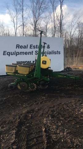 John Deere 7200 No Till 4 row 36 corn planter