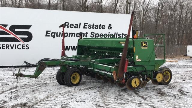 John Deere 750 No Till Drill w / Tarp