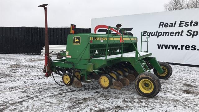 John Deere 750 No Till Drill w / Tarp