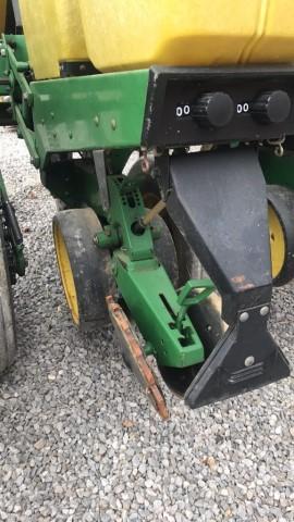 Sharp John Deere 7200 Max Emerge II Corn Planter