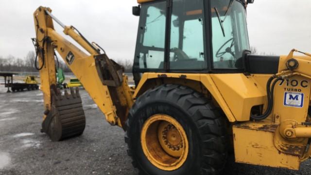 1990 John Deere 710C Loader Backhoe w/ Ext-A-Hoe