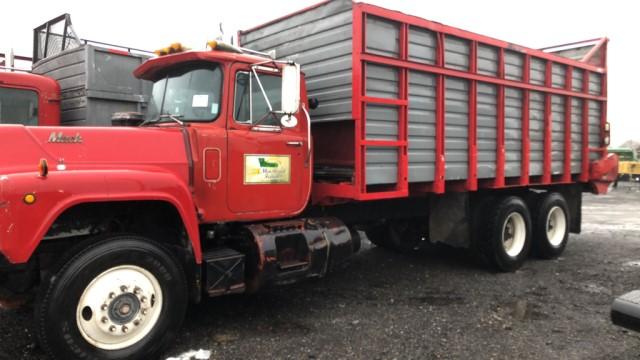 '87 Mack R60 Tandem Axle