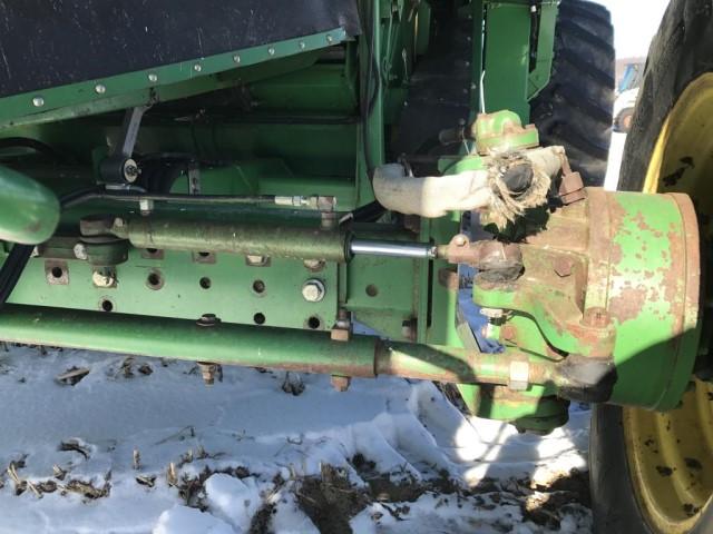 1992 John Deere 9600 combine