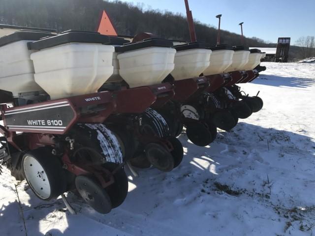 sharp White 6100 6R30 corn planter, dry fert.