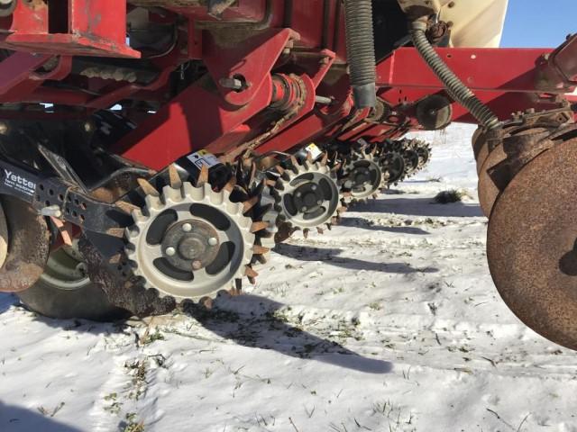 sharp White 6100 6R30 corn planter, dry fert.