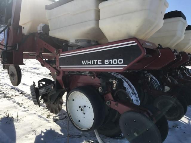 sharp White 6100 6R30 corn planter, dry fert.