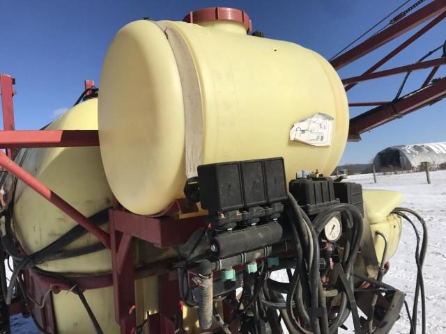 Hardi 2400 pull-type sprayer, 60' hydraulic booms