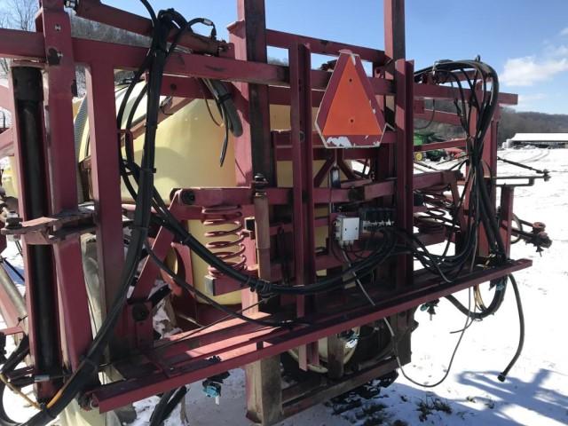 Hardi 2400 pull-type sprayer, 60' hydraulic booms