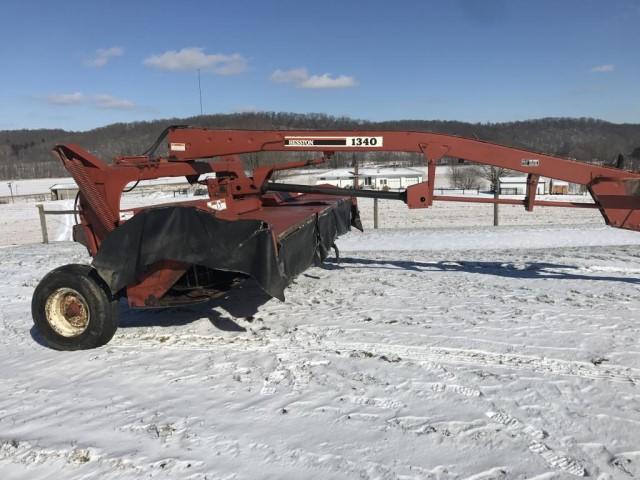 Hesston 1340 13' center pivot discbine, steel roll