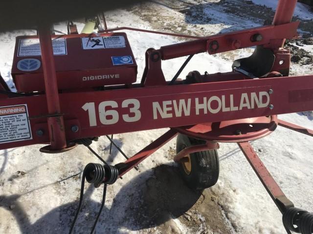 New Holland 163 4-basket hydraulic fold tedder