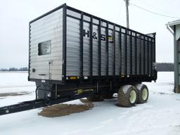 H&S 22’ wide body forage box on trailer w/flotation rubber