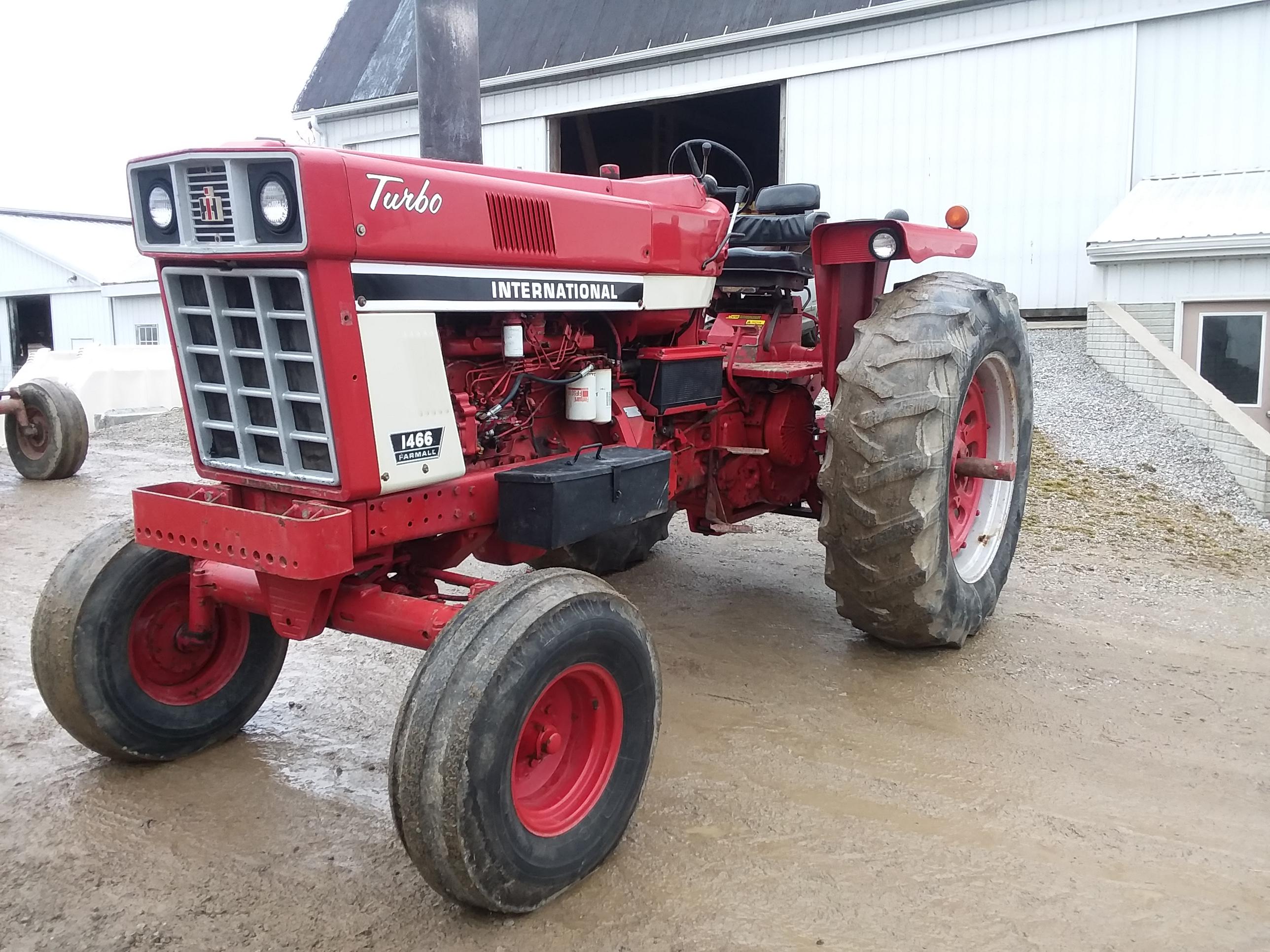 IH 1466 Tractor