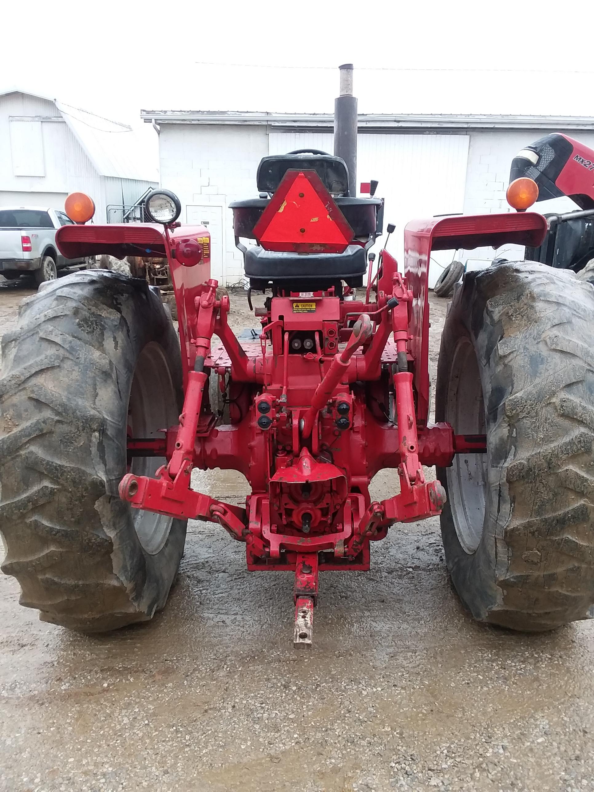 IH 1466 Tractor