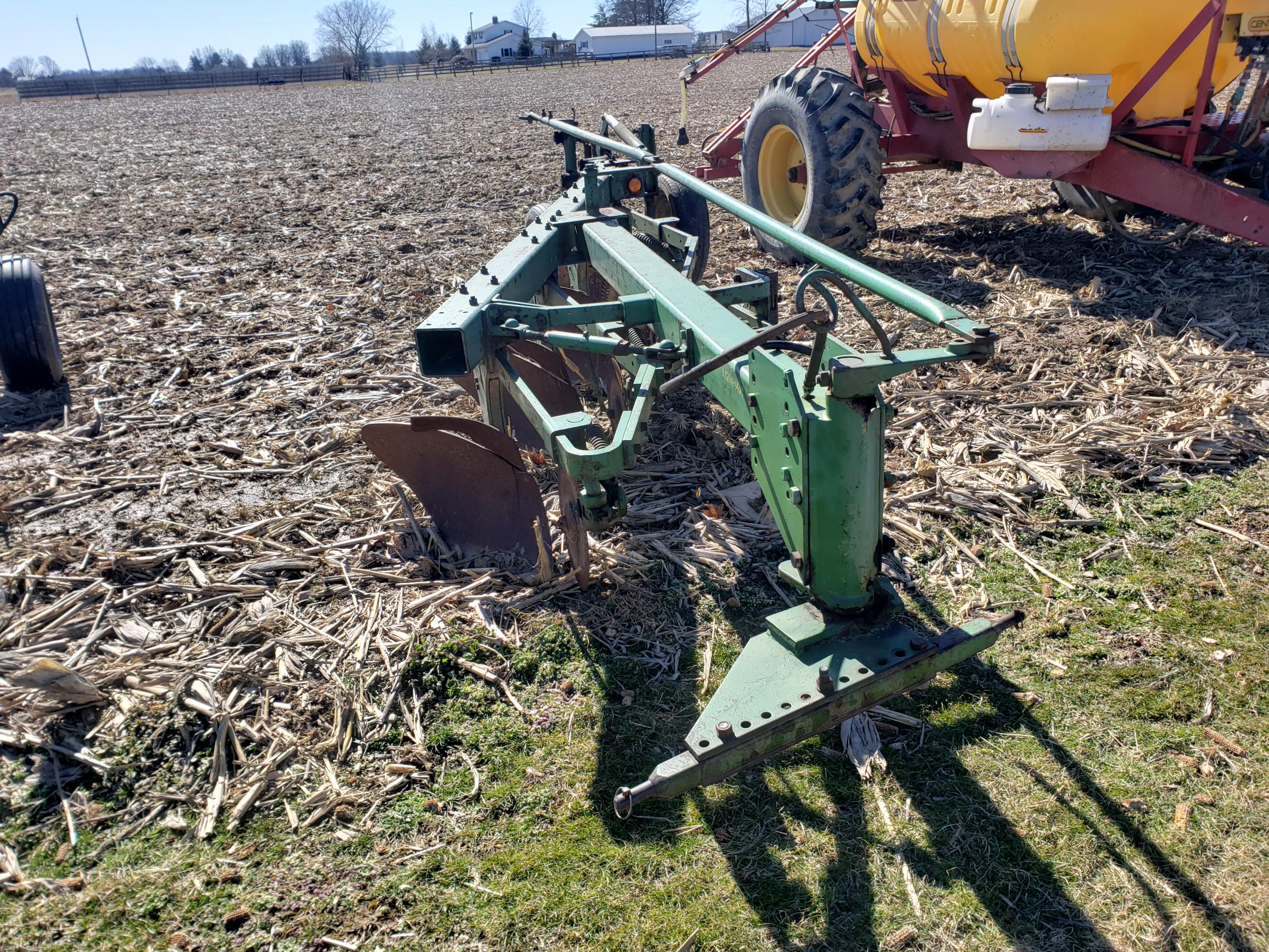 John Deere mod. 1350-1450 3 pt. semi-mtd. plow