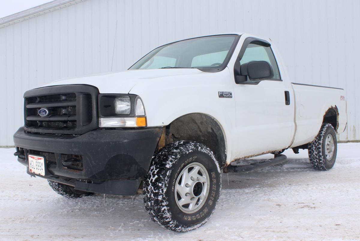 2004 Ford F-250 White 4x4 pickup w/reg. cab, 5.3L V-8, auto, long bed, 115K