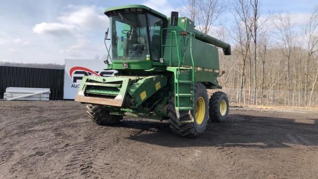 John Deere 9500 Combine Sidehill