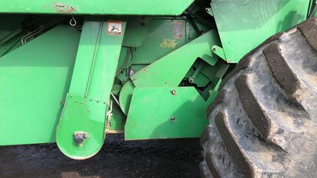 John Deere 9500 Combine Sidehill