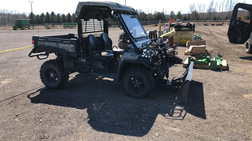 John Deere 825I Gator