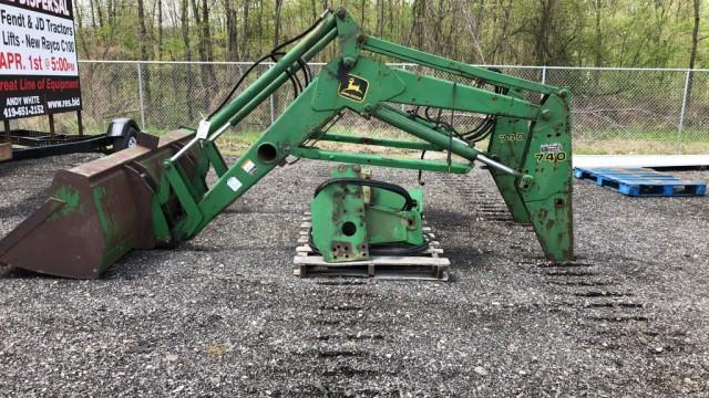 John Deere 740 Loader with mounts, 96" Bucket