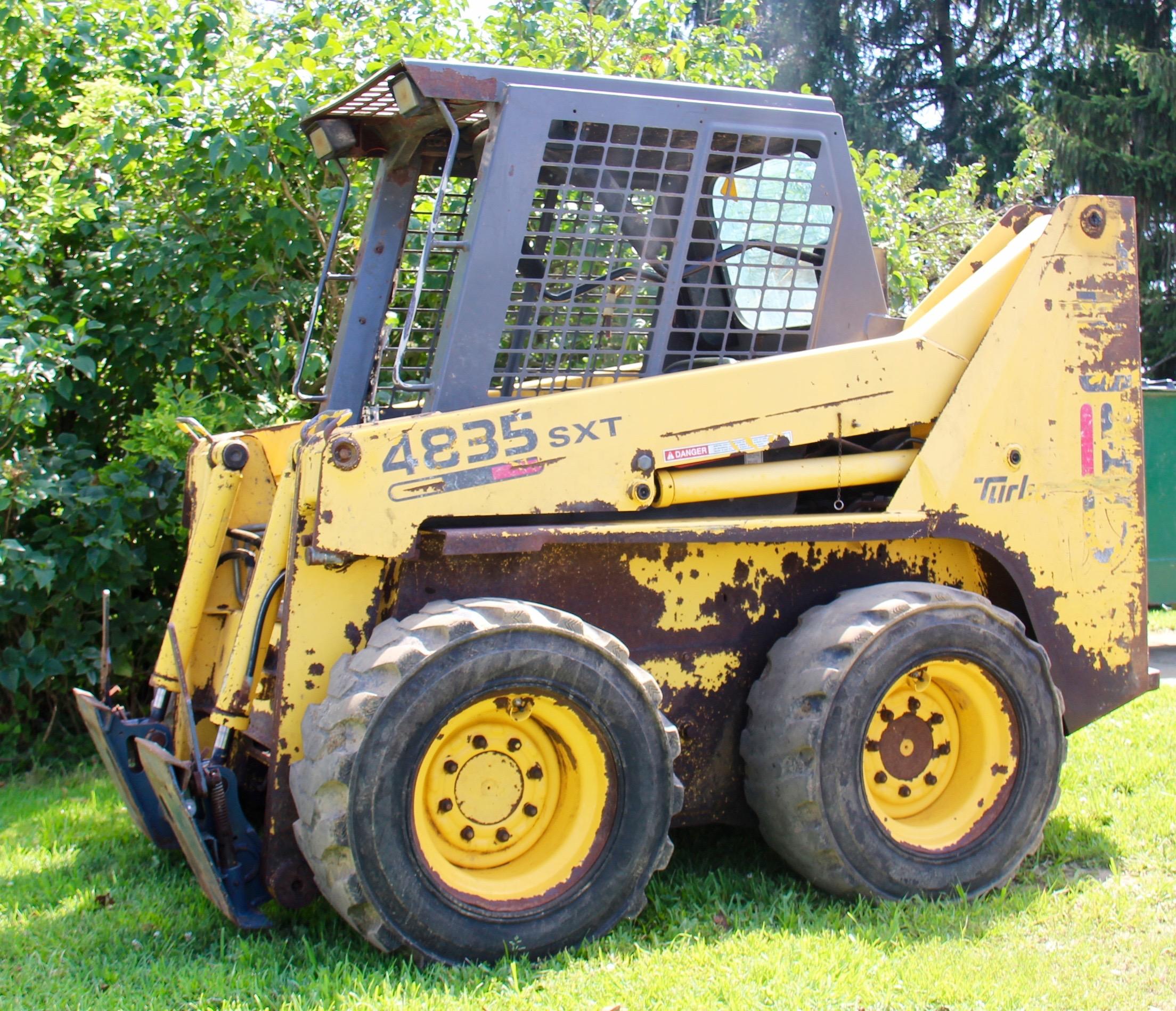 Gehl 4835 SKT skid steer loader manual attach – 9610 hrs.