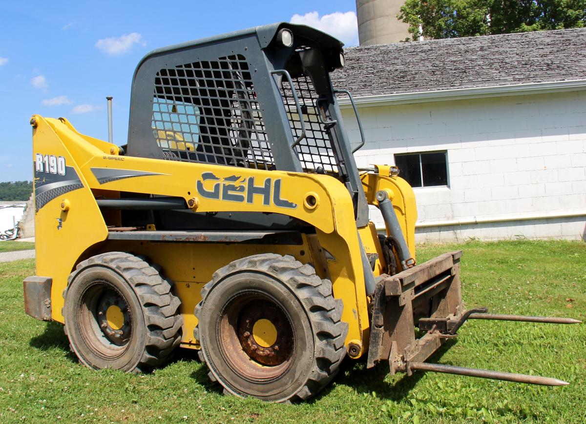 Gehl R190 skid steer loader (2 speed – auto attach – 4500 hrs.