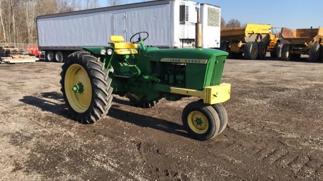 John Deere 2010 Tractor