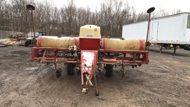 International 400 Cyclo 6 Row Corn Planter