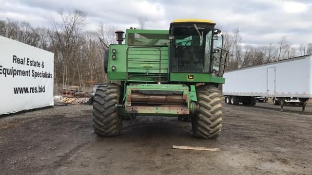 1982 John Deere Turbo 8820 Combine