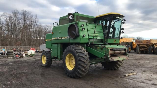 1982 John Deere Turbo 8820 Combine