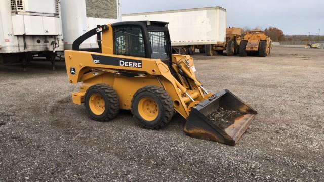 John Deere 325 Skid Loader