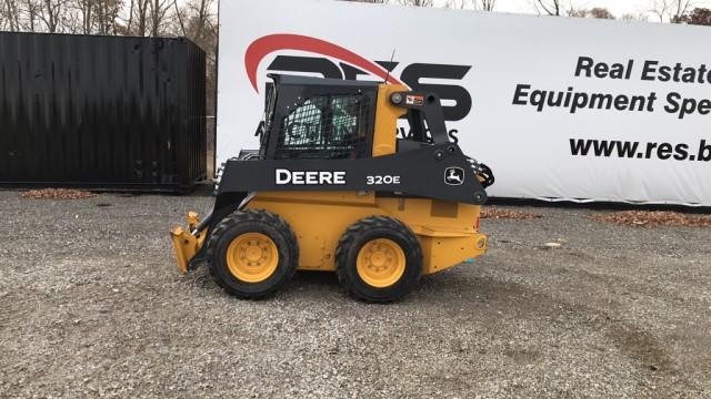 John Deere 320E Skid Steer