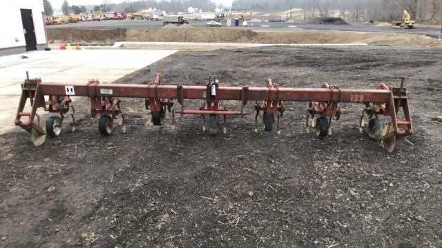 "ABSOLUTE" International 133 6Row Field Cultivator