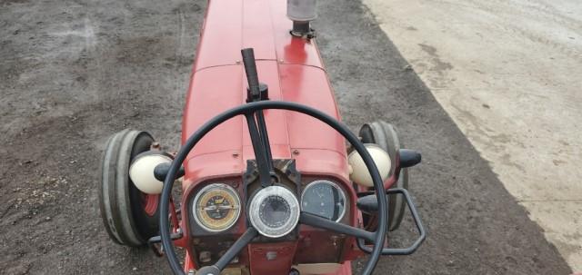 1967 Farmall 806 2WD Tractor