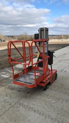 "ABSOLUTE" 2000 JLG 125P Personnel Lift